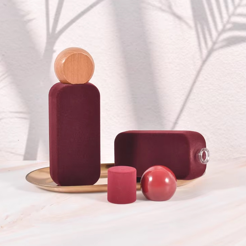 Modifique la botella de perfume de cristal para requisitos particulares de la botella de cristal 50ml del perfume del terciopelo que se reúne de la encrespadura de lujo del color 