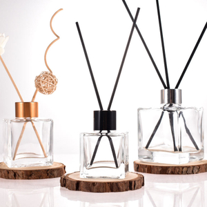 Botella difusora de vidrio de lámina cuadrada con ratán