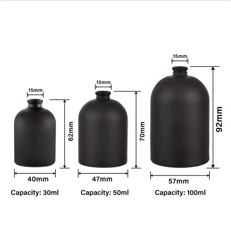 Frasco de perfume de vidrio negro con tapa de metal