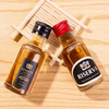 Pequeñas mini botellas de licor de vidrio con tapas