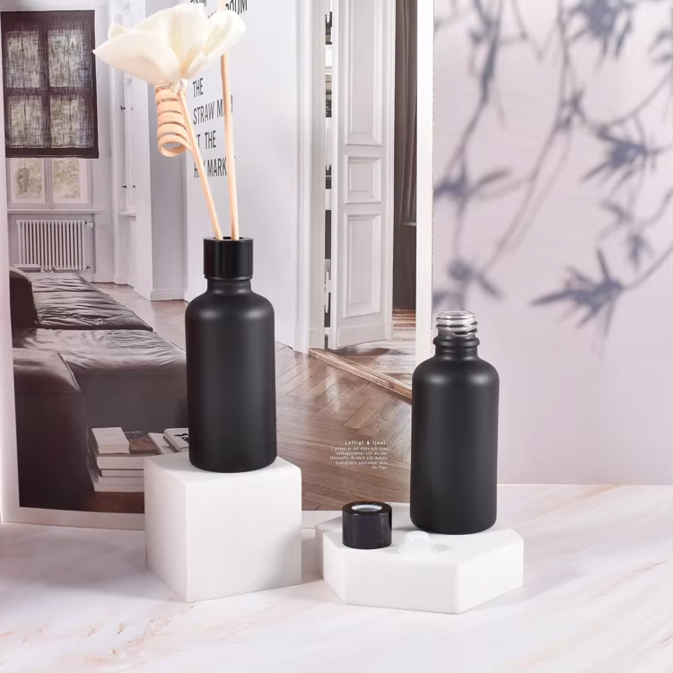 Botella difusora de láminas de vidrio negra redonda de lujo personalizada de 50 ml con tapa 